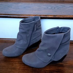 EUC Blowfish Gray Wedge Ankle Boots Zip 7.5